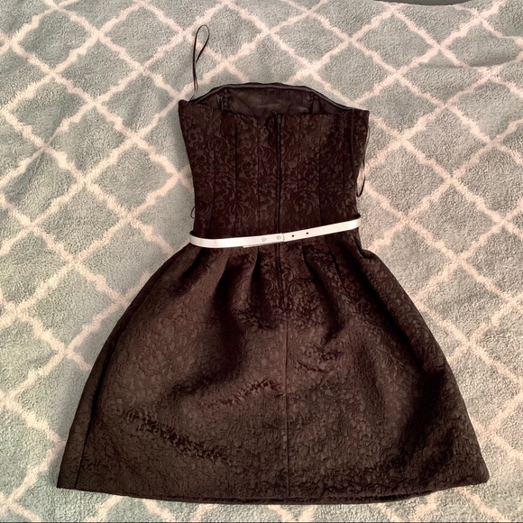 H&M tube mini dress with belt. - Picture 2 of 4